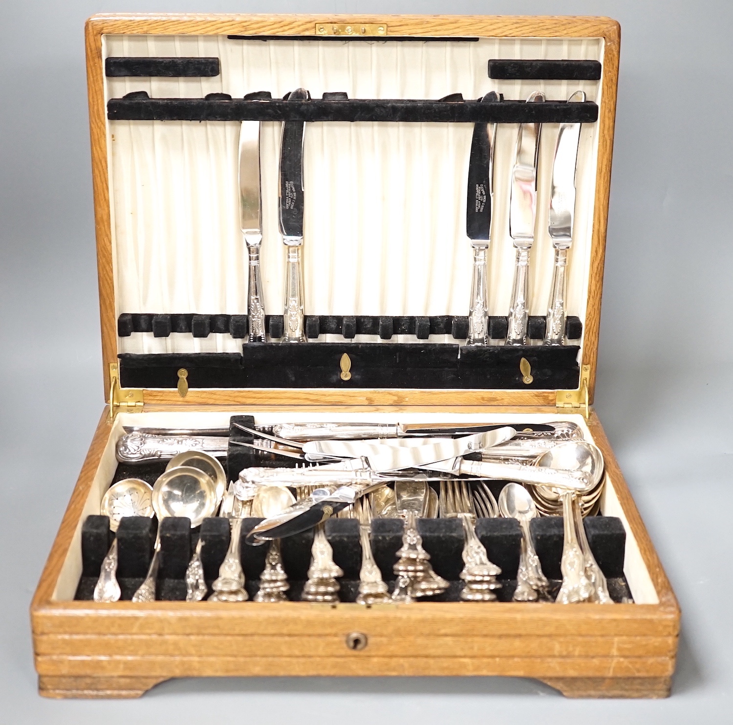 A canteen of silver plated Kings pattern cutlery in fitted oak case